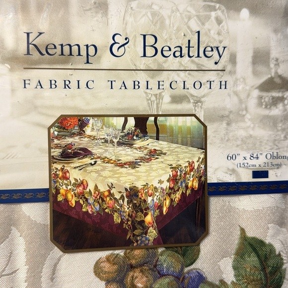Kemp & Beatley Shiraz 60 x 84 Oblong Fabric Tablecloth - Picture 2 of 8